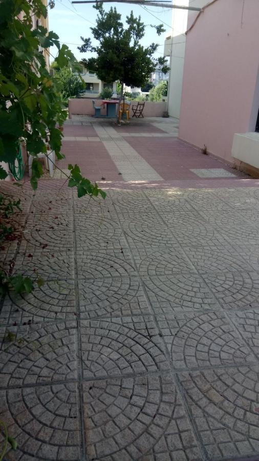 Phoeve Apt-Lovely 1-Br Rental Near The Beach กาลาธาส ภายนอก รูปภาพ